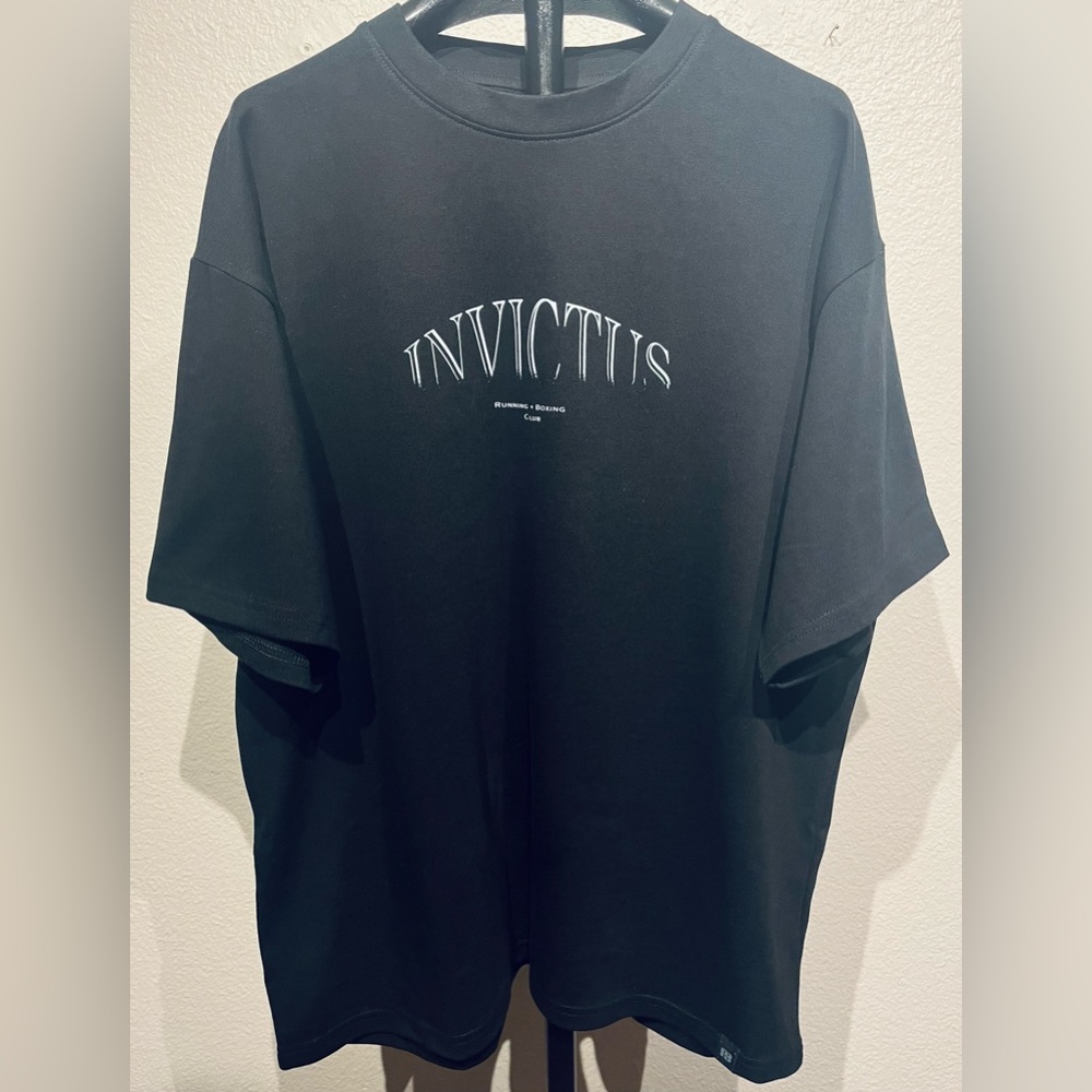 Pull&Bear Black Relaxed Fit T-Shirt with “Invictus” Graphic Logo - Size L